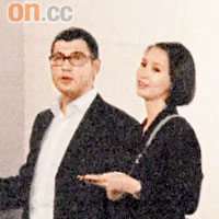 本來Amanda S.與男友有講有笑，惟發現記者後即面露不悅。
