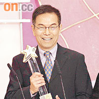  陳鴻烈於04年曾奪得「實力非凡男藝員」獎。 