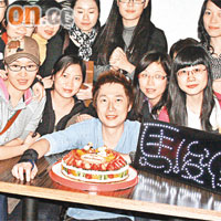  馬浚偉與Fans補祝生日，場面熱鬧！