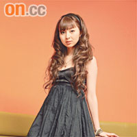  阪井步美由日本人氣時裝雜誌的專用女模，變身歌手進軍樂壇。
