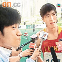  基仔如願訪問老友，不時興奮得扮鬼臉。	無綫電視圖片