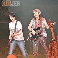 Daddy許冠傑送上Gibson Vintage結他，令Ryan非常感動！