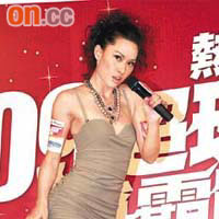 奪「勁爆新人王女歌手」的徐子珊，在台上勁歌熱舞。