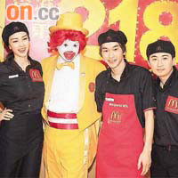 Jessica C.與艾粒穿上制服出席麥當勞新店開幕。