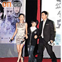 趙文卓與周迅在片中飾演一對，記者會上亦結伴出場。