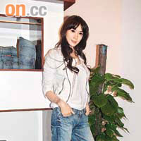林志玲到北京出席牛仔褲品牌店開幕時，避談與周杰倫的緋聞。	