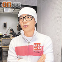  克勤表示與無綫約滿前，不會接受其他電視台訪問。