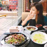 張茆穿梭中、港兩地玩樂，更四圍「搵食」。