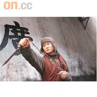李宇春在《十月圍城》中有不少動作場面。