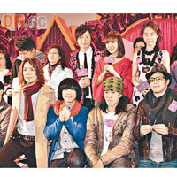 RubberBand、Stephy（後排右起）、陳思彤和小方等出席賀年活動。