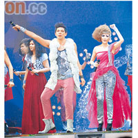 古卓文與陳蕾在台上勁歌熱舞。