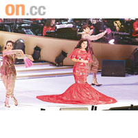 為慶祝虎年，徐小鳳身穿鮮紅長裙，又大唱賀年歌。