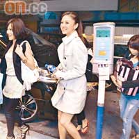  Baby前晚相約幾名女友人過生日，以吃糖水滋潤寂寞心靈。