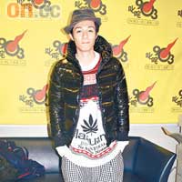 對於緋聞女友Zelia着比堅尼示人，周柏豪大方表示不介意。