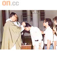 陳志雲年少時已受洗，成為天主教徒。