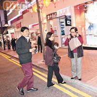 偉媽（右起）、偉仔妹妹及妹夫亦有出席飯局。