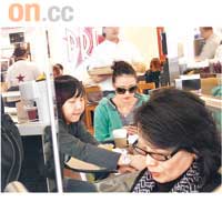 行到攰攰哋，海味與女性友人一齊到咖啡店醫肚。
