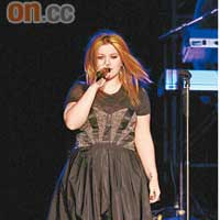 Kelly Clarkson在澳門開騷，演繹多首成名作。