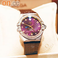 妮歌捐出全球限量38隻的星座同軸天文臺女裝手錶作慈善拍賣。