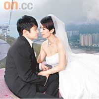 梁靖琪與羅仲謙坐纜車拍婚照，非常浪漫！