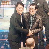  黎明（左）與契爺胡楓喜相逢。