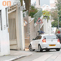 鄧麗欣駕車往方力申屋企，直至深夜仍未離開。