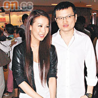 曹敏莉與未婚夫公開露面，大方企定任影。