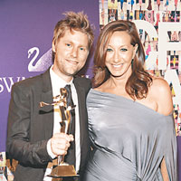 Donna Karan頒發國際大獎給Christopher Bailey。