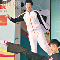 高鈞賢（上）和馬國明昨日在商場活動上表現興奮。