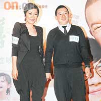  阿澤拖着老婆田蕊妮出席首映，十分恩愛。