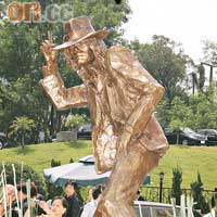 捷克粉絲打算於8月29日MJ冥壽當日，豎立6呎高的銅像向他致敬。(資料圖片)