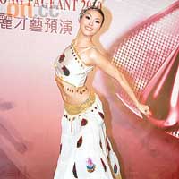 (14)李俍嬿大跳孔雀舞，奪得才藝預演活動「現場最受歡迎佳麗」。