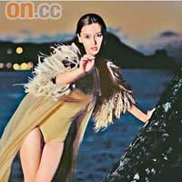 Baby穿上Fendi時裝，展示高貴美態。