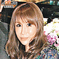 葉梁美蘭出席周大福新店開幕，老闆鄭裕彤助陣。