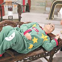  Bobby扮海棠春睡，認真搞笑！
