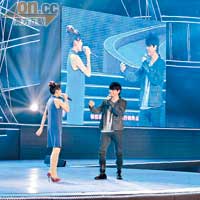   江若琳與沙寶亮在台上合唱。