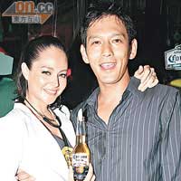 Jocelyn有老公Anthony到場(目及)實，不怕鹹豬手。