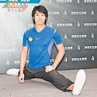 (10)翟威廉表演一字馬，先奪「現場最具魅力香港先生」獎。