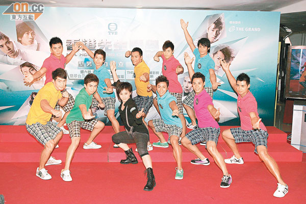 蔣璐霞將與十位參賽者演出武術環節。