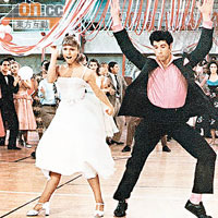  尊特拉華達與奧莉花紐頓莊合演的《油脂》，以50年代為背景，堪稱歌舞片經典。