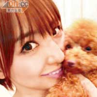  麻里子愛馬亦愛狗，經常將照片放上網分享。