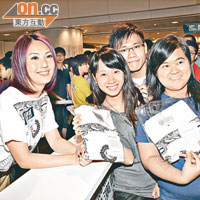  楊千嬅出席義賣活動，並與歌迷合照。