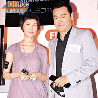 劉青雲帶同老婆郭藹明賀好友出閣。資料圖片