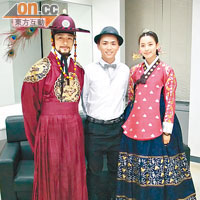 池珍熙（左）與韓孝珠接受虞逸峰訪問，大談拍劇經過。
