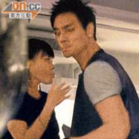 榮文蔚與Don前日再結伴夜蒲，繼續「人盯人」，有如連體嬰。