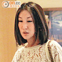 雷林靜怡與女友人到中環逛名店