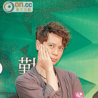 李克勤托腮谷口水歌