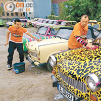 梁烈維整車傷手 許紹雄晒雞腸賣腸