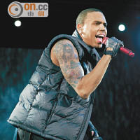 Chris Brown遭扣查港騷焗押後