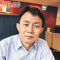 賺兩三成蔣生：「恒指升破萬八點係預計之內，入咗中遠、中海集運、太平洋航運、理文造紙等，五月總結賺咗兩三成，六月預計恒指會於萬五至兩萬點間徘徊，看好中資金融股。」